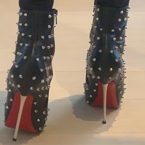 🔥 Christian Louboutin Lip spike Bootie
